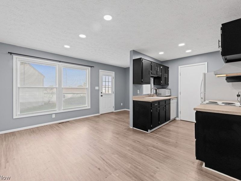 1395 S Azalea Boulevard, Barberton, OH 44203 Photo 13