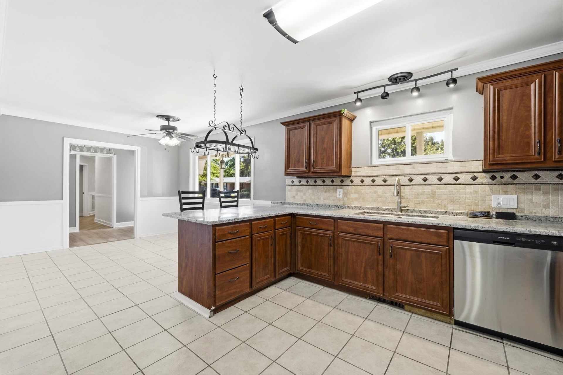 1850 Bay Tree Ln. Photo 17