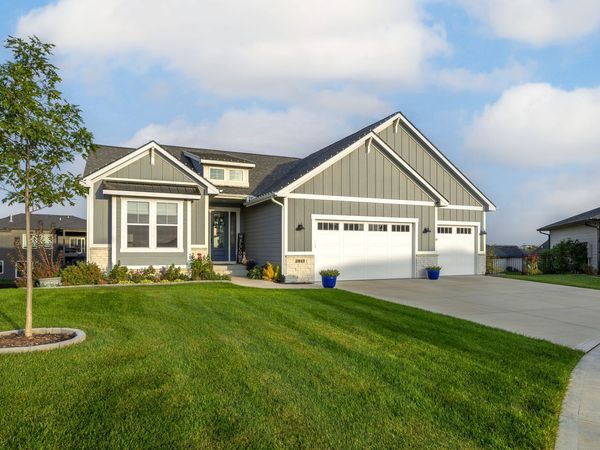 3943 NW 179th Court, Clive, IA 50325