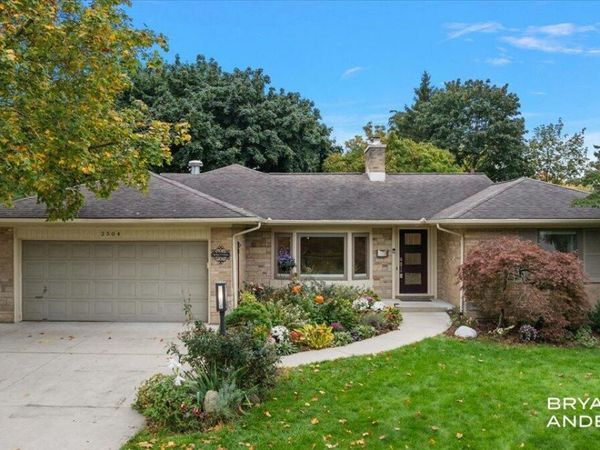 2504 Beechwood Drive SE, East Grand Rapids, MI 49506