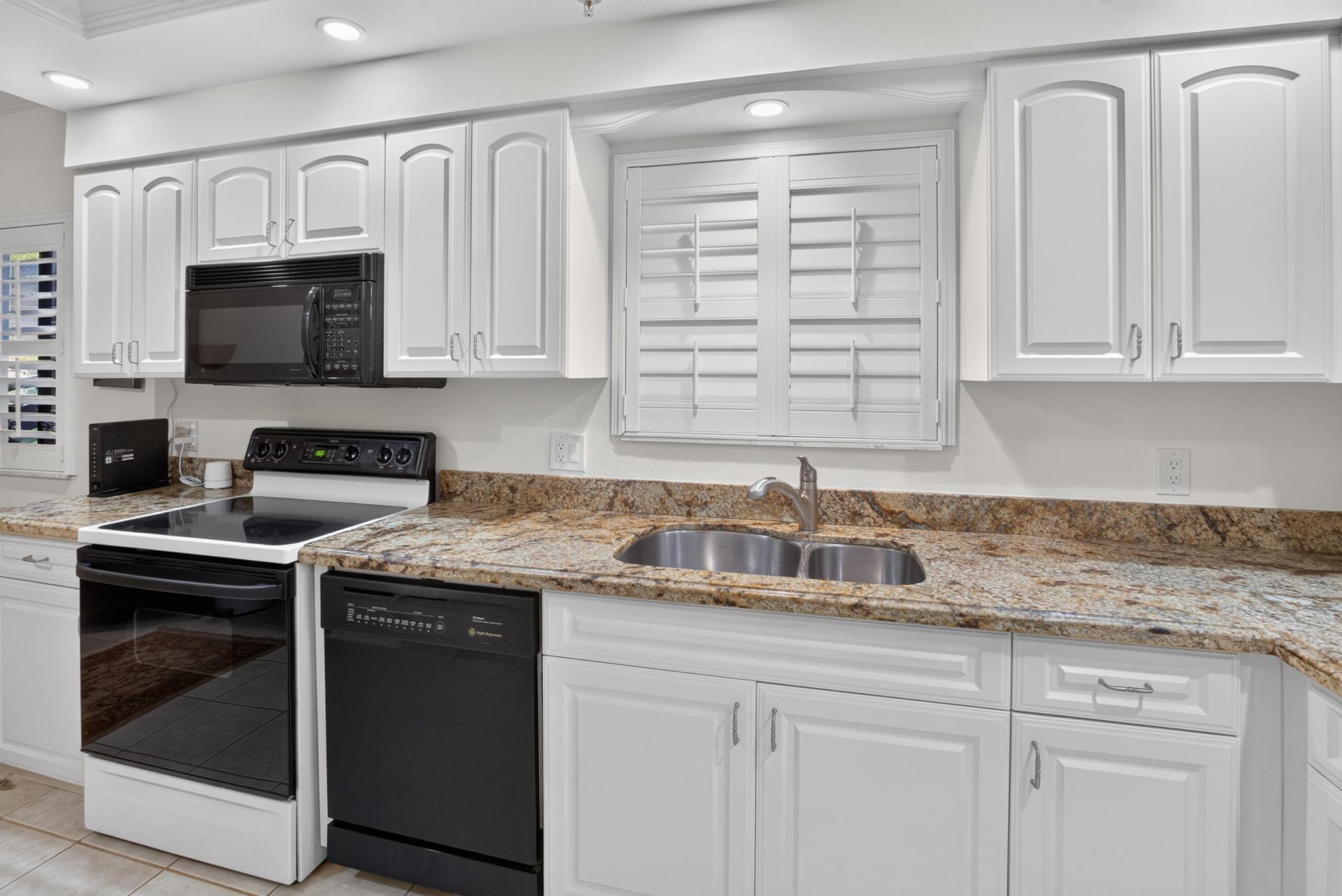 11370 Twelve Oaks Way, Unit 111, North Palm Beach, FL 33408 Photo