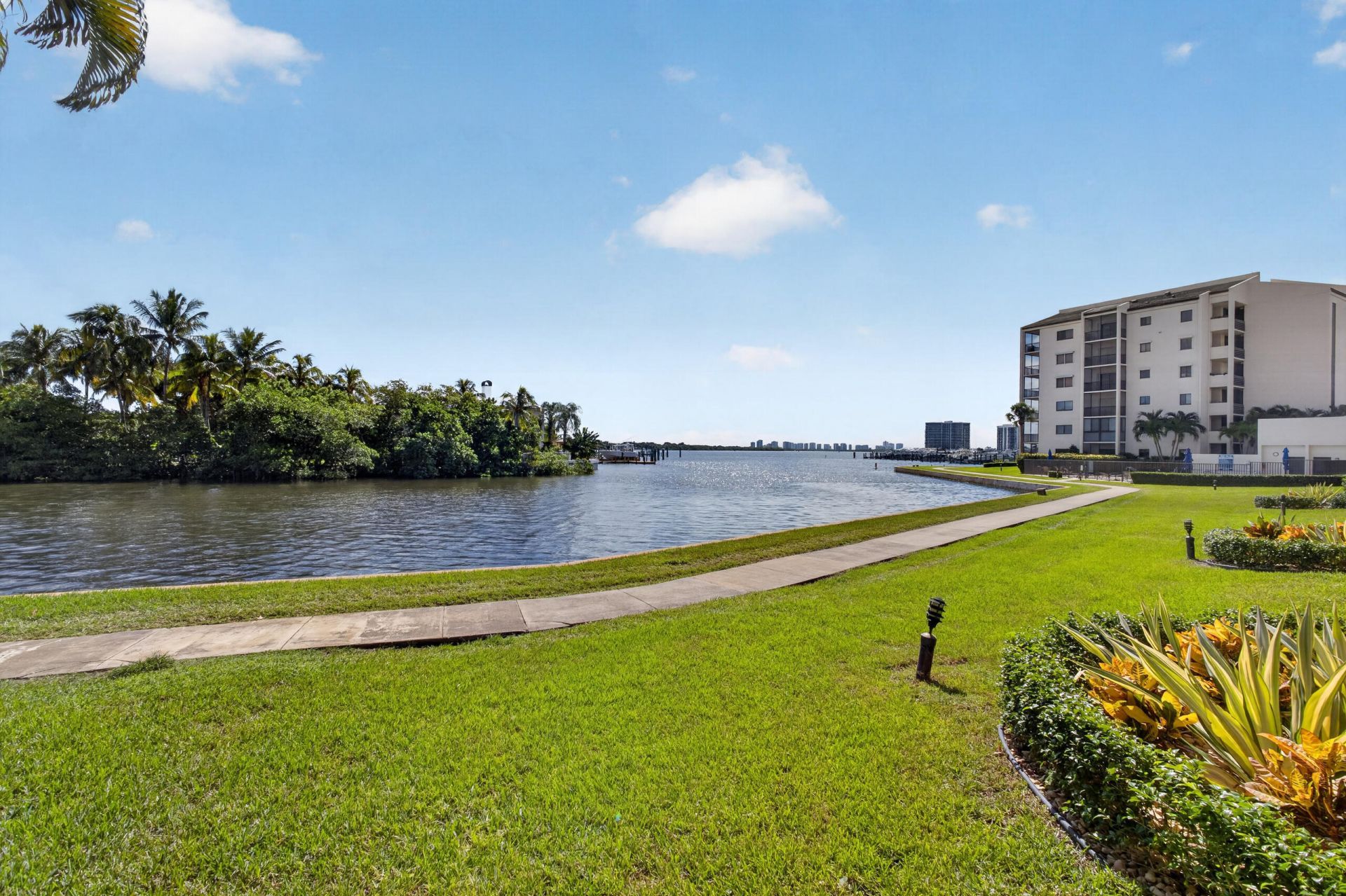 11370 Twelve Oaks Way, Unit 111, North Palm Beach, FL 33408 Photo