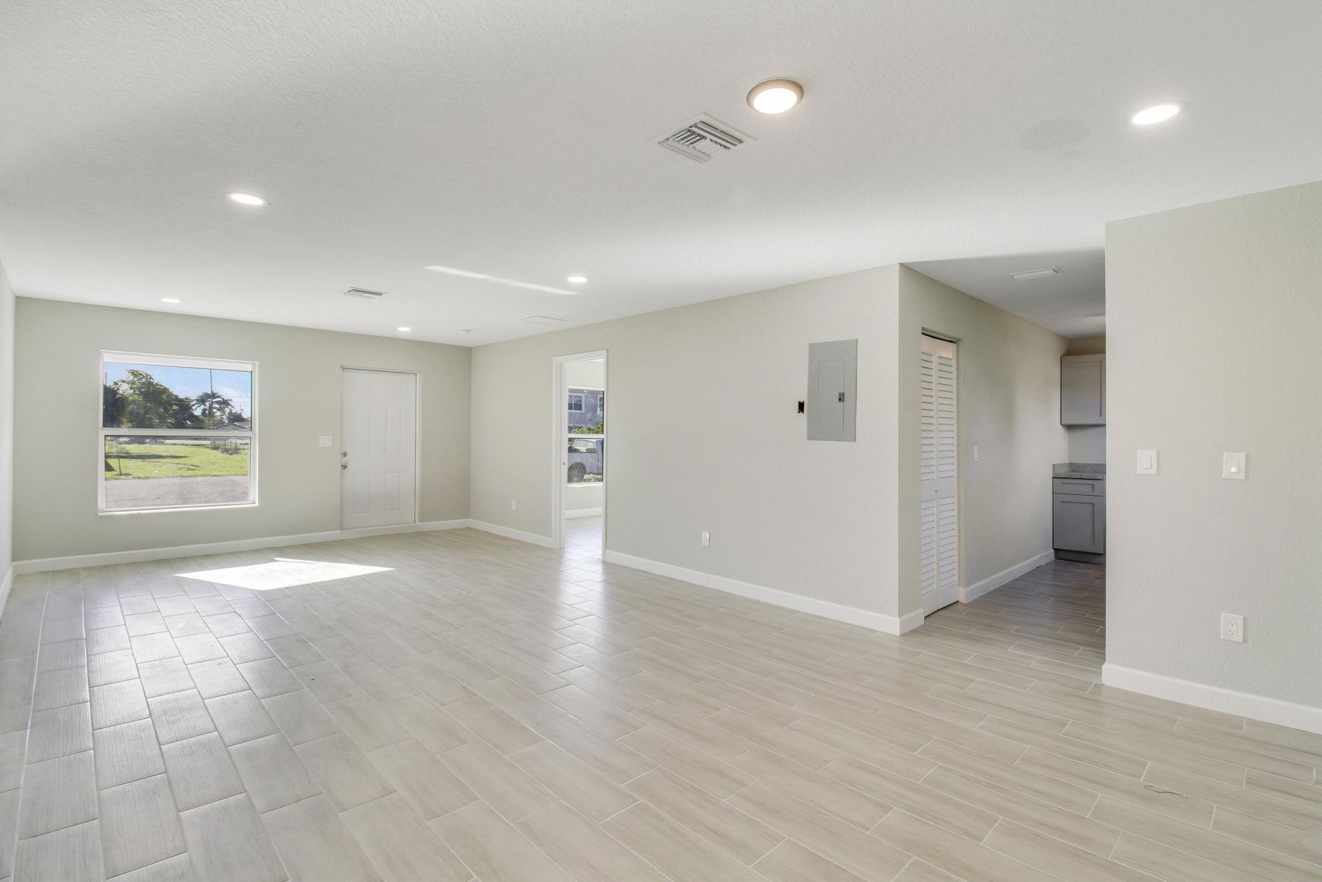 548 SW 5th Street, Unit B, Belle Glade, FL 33430 Photo