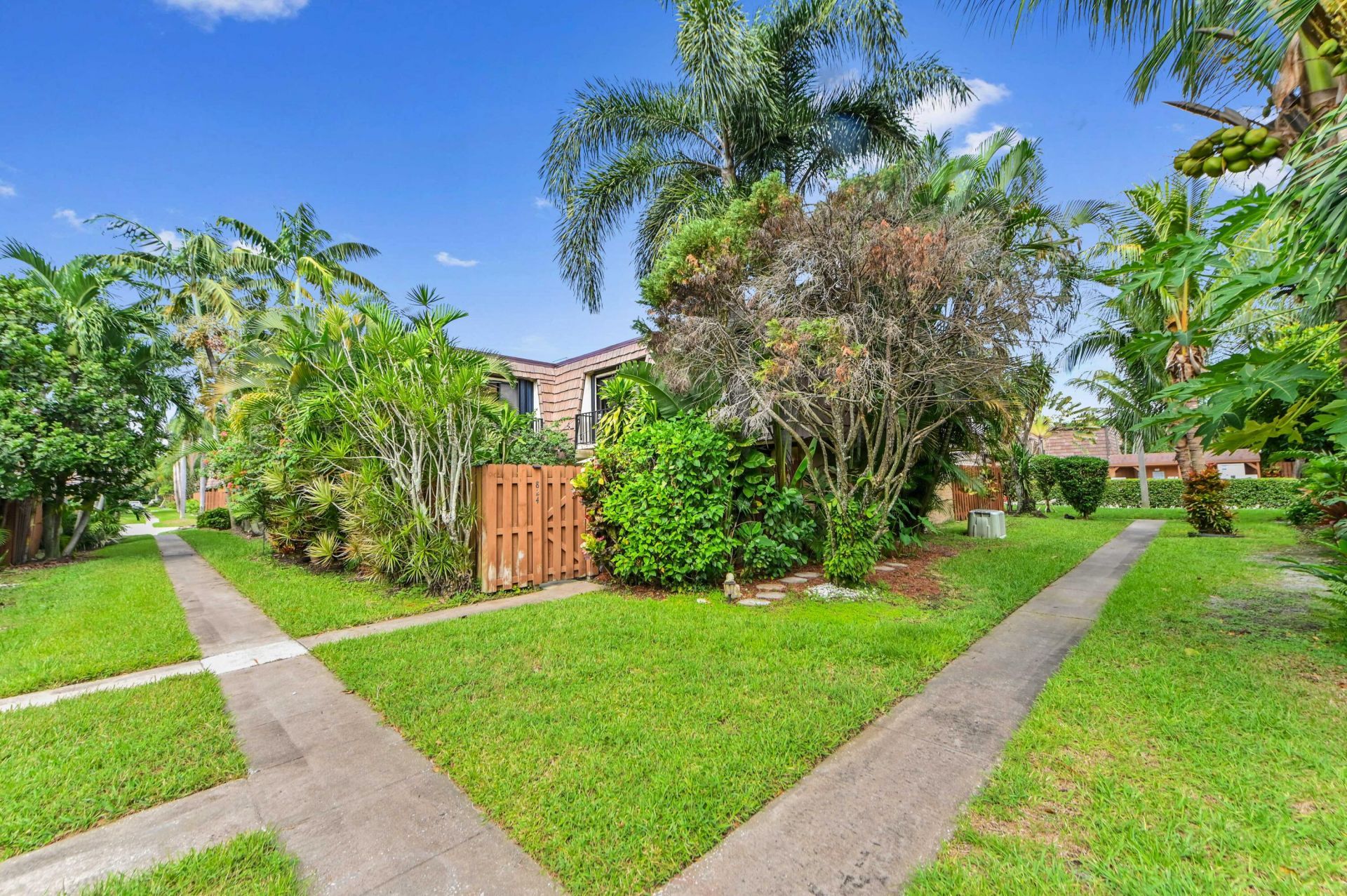 824 Springdale Circle, Palm Springs, FL 33461 Photo