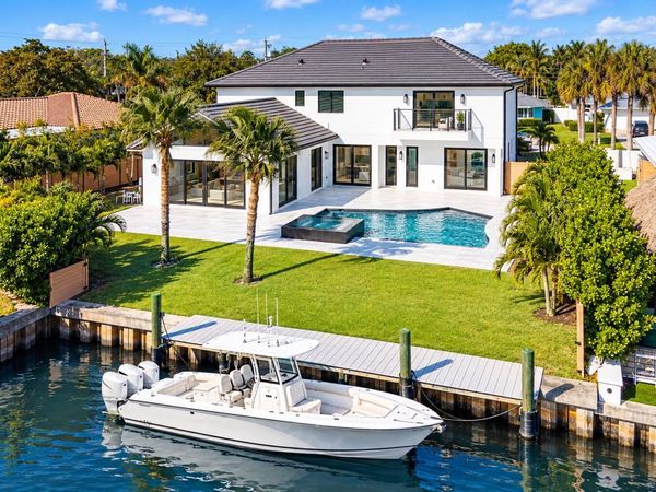8 LEEWARD Circle, Tequesta, FL 33469