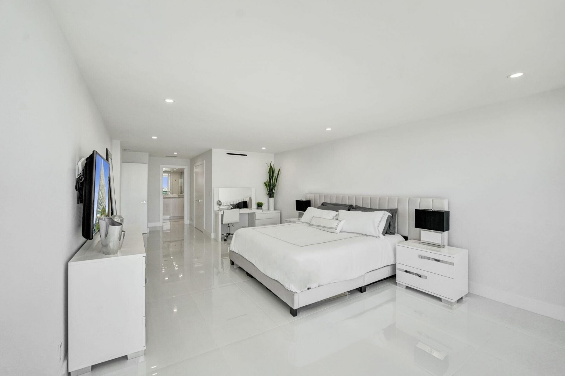 2100 S Ocean Lane, Unit 2409, Fort Lauderdale, FL 33316 Photo