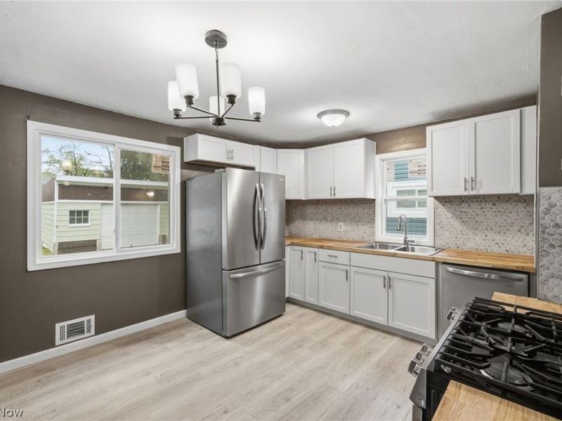 2619 Center Drive, Parma, OH 44134 Photo 9