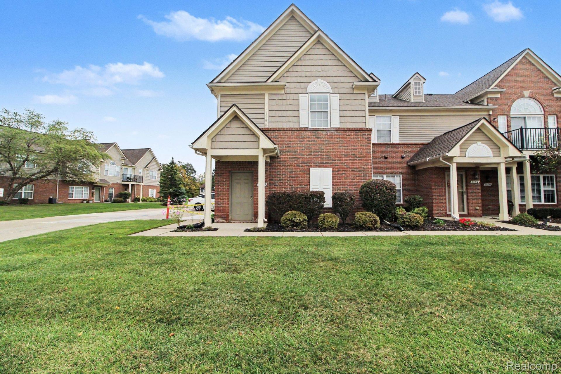 27316 Hidden Oaks Drive, Brownstown Township, Mi 48183 Main Photo