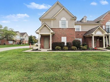 27316 Hidden Oaks Drive, Brownstown Township, Mi 48183