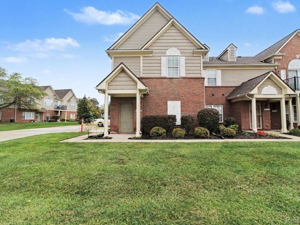 27316 Hidden Oaks Drive, Brownstown Township, Mi 48183