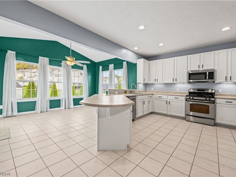 571 Eastglen Circle, Tallmadge, OH 44278 Photo 5