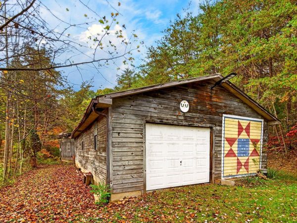 25068 State Route 180 , Rockbridge, OH 43149
