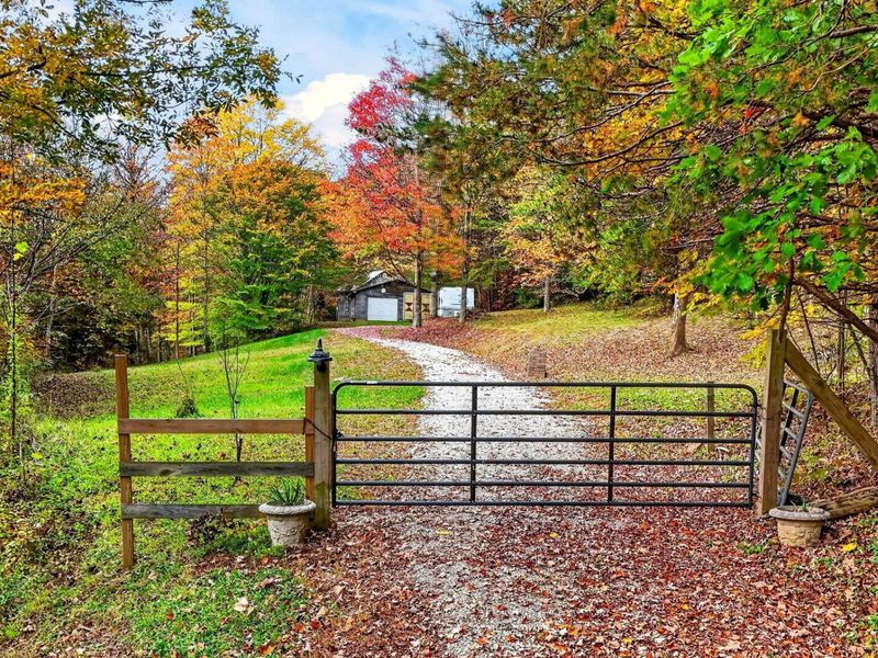 25068 State Route 180 , Rockbridge, OH 43149 Photo 4