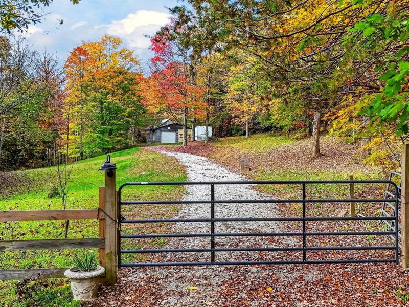 25068 State Route 180 , Rockbridge, OH 43149 Photo 6