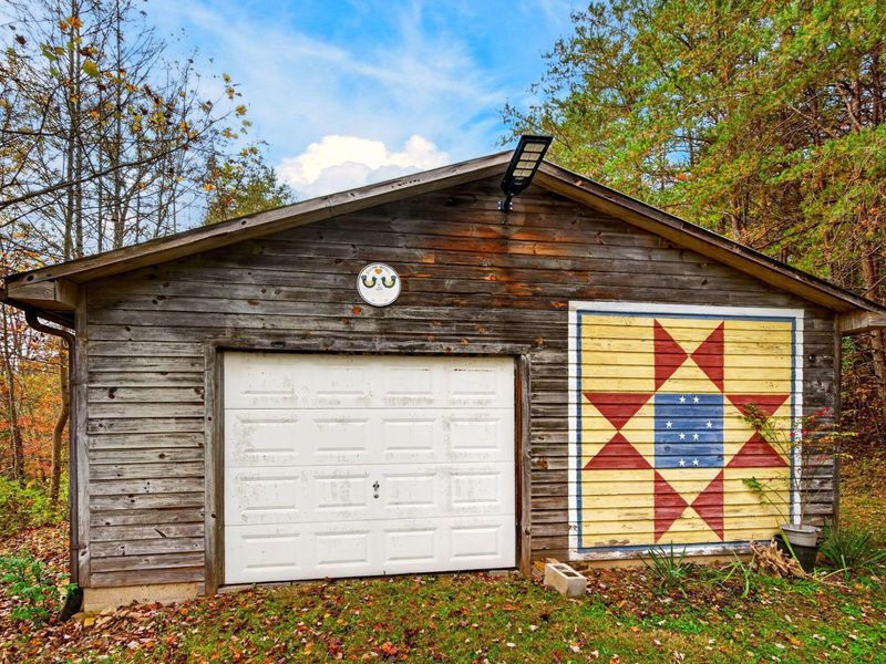 25068 State Route 180 , Rockbridge, OH 43149 Photo 8