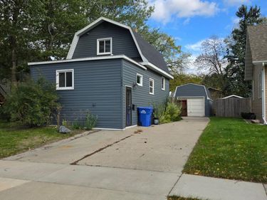 1306 18th Street S, Fargo, ND 58103