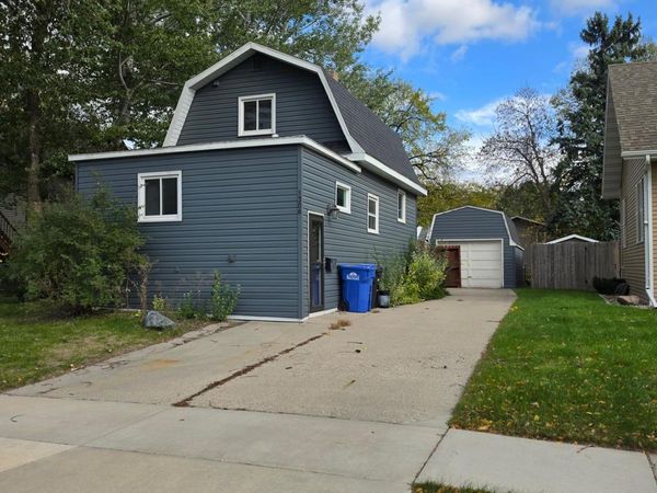 1306 18th Street S, Fargo, ND 58103