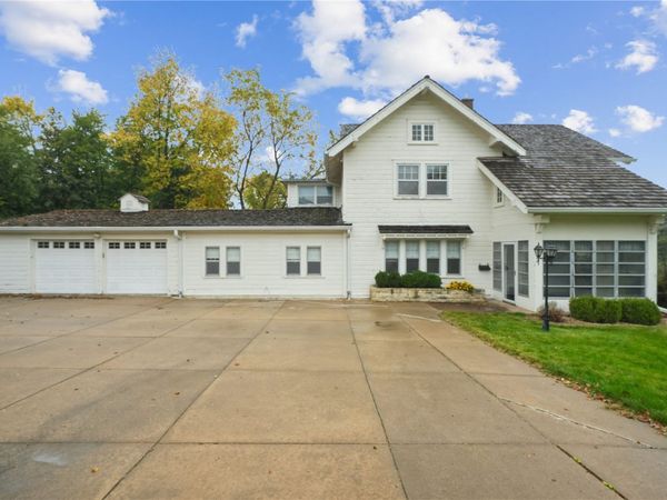 517 Knollwood Drive SE, Cedar Rapids, IA 52403