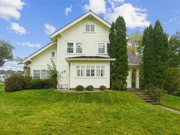 517 Knollwood Drive SE, Cedar Rapids, IA 52403