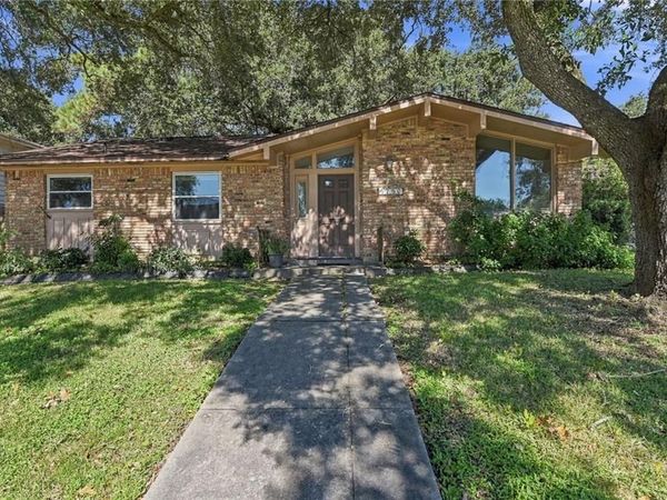 5750 PEMBROOK Drive , New Orleans, LA 70131
