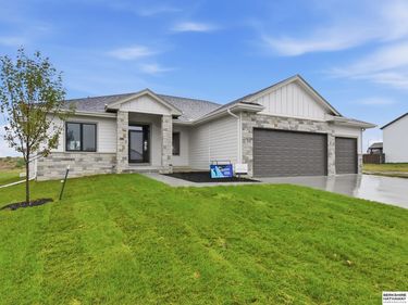 21218 Fowler Street, Elkhorn, NE 68022