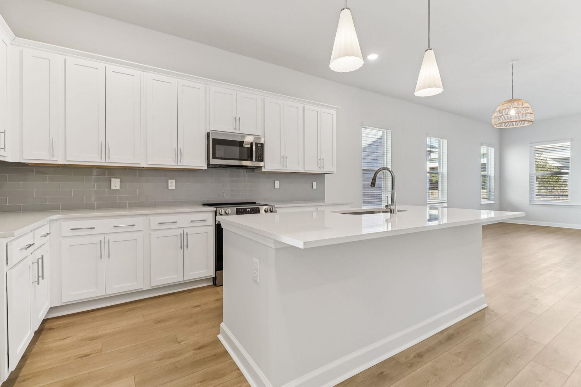 561 Waters Edge Dr.  Photo 6