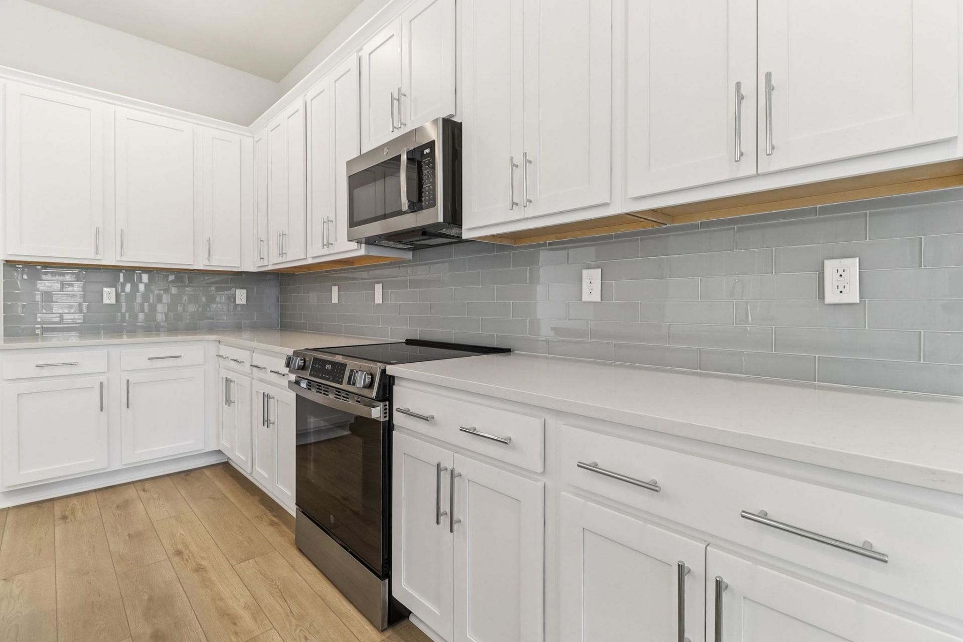 561 Waters Edge Dr.  Photo 8