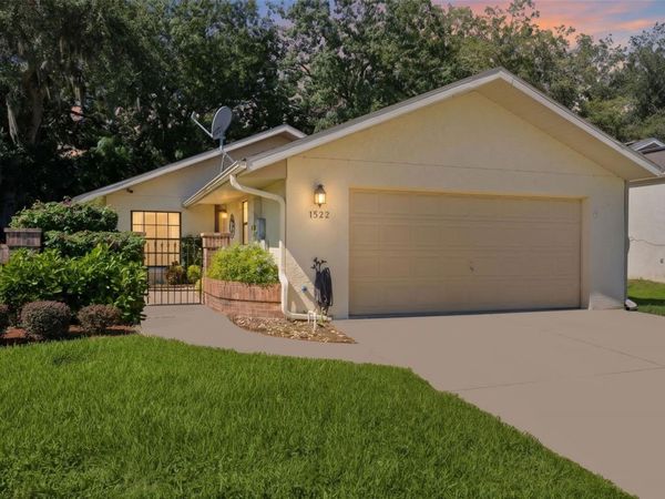 1522 S POINTE DRIVE , LEESBURG, FL 34748