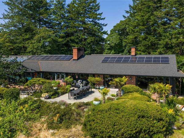 1996 Ferndale Rd , Saanich, BC V8N 2Y6