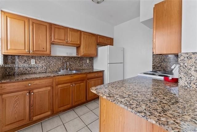 1165 Marseille Dr , Unit 32, Miami Beach, FL 33141 Photo