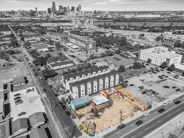 302 N Lancaster Avenue , Dallas, TX 75203