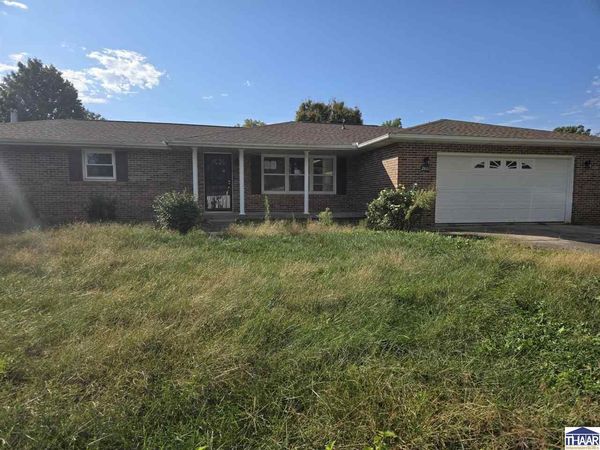 2861 E Colonial Avenue, Terre Haute, IN 47805
