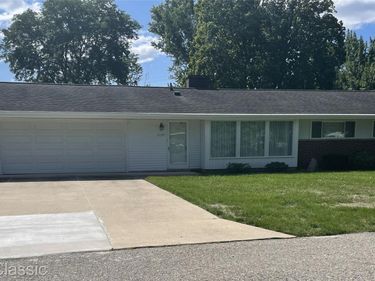 41147 S McMahon Circle, Novi, Mi 48375