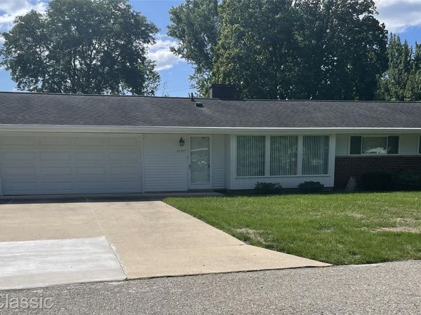 41147 S McMahon Circle, Novi, Mi 48375