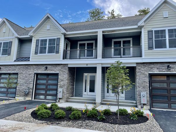 24 Landon Lane, Malta, NY 12020