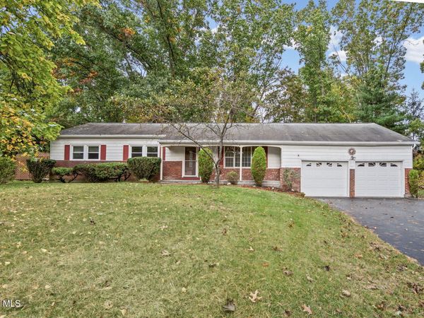 6 Holly Court, Ballston Lake, NY 12019