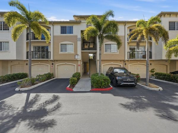 1400 CRESTWOOD Court S, Unit 1410, Royal Palm Beach, FL 33411