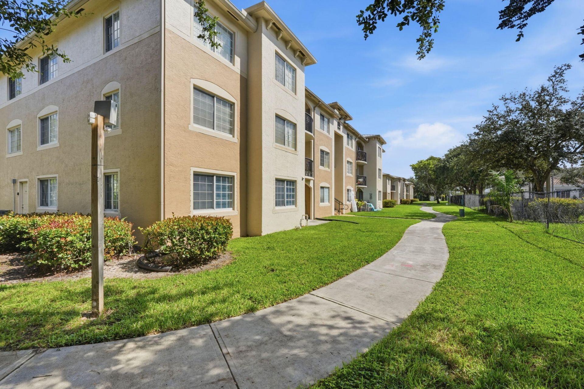 1400 Crestwood Court S, Unit 1410, Royal Palm Beach, FL 33411 Photo