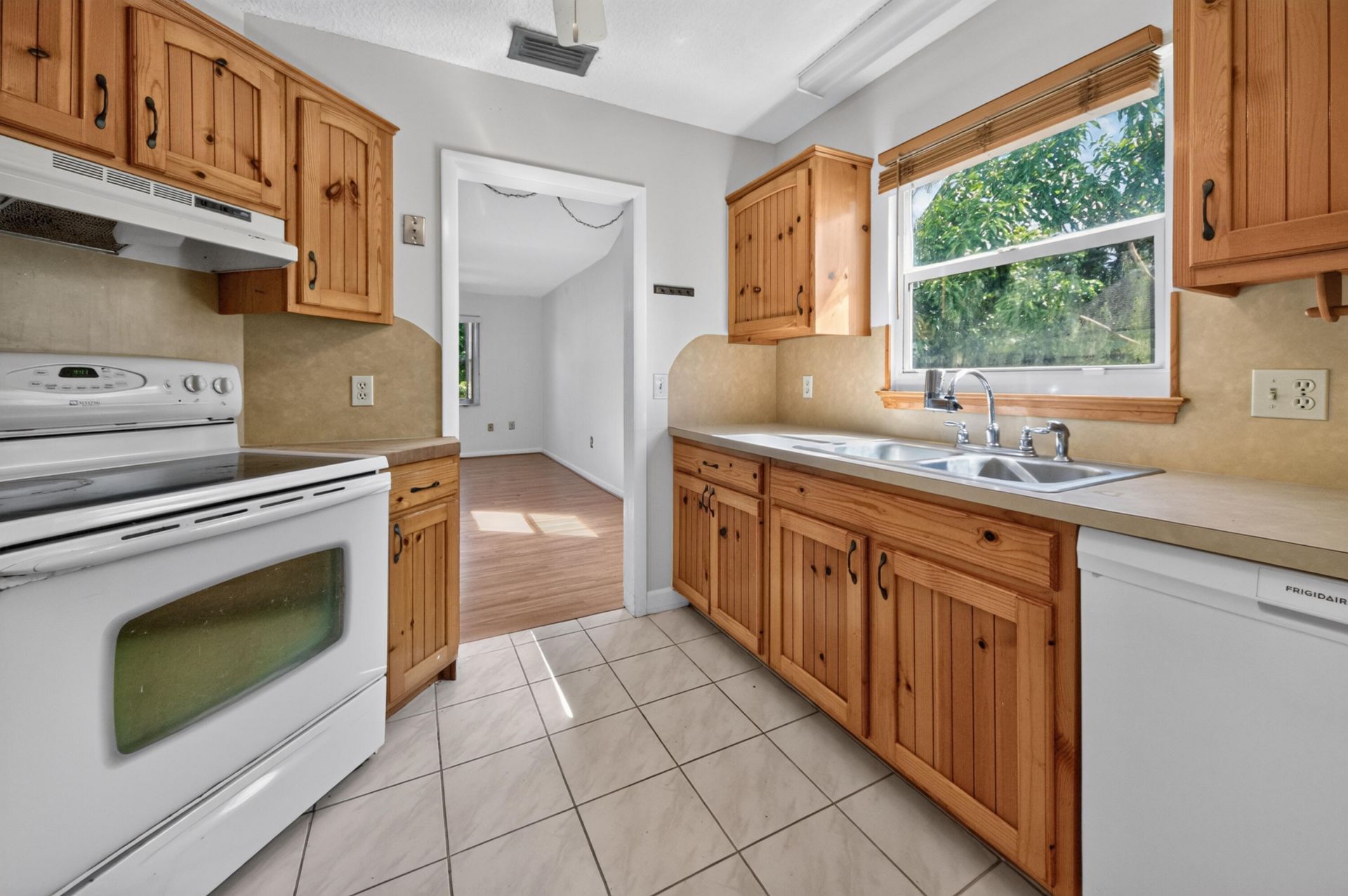 9 Cedar Circle, Boynton Beach, FL 33436 Photo