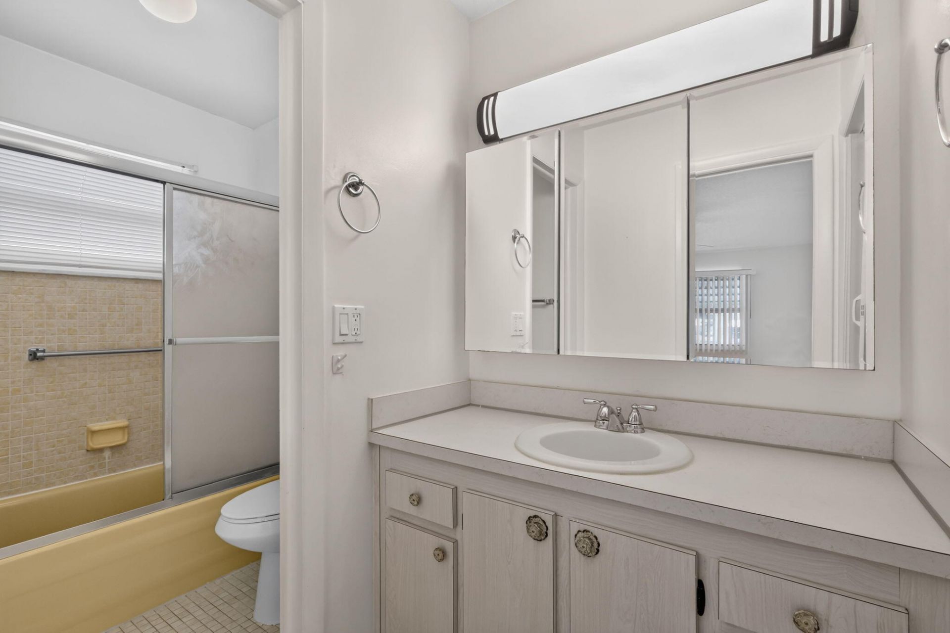 211 Country Lane, Unit A, Boynton Beach, FL 33435 Photo