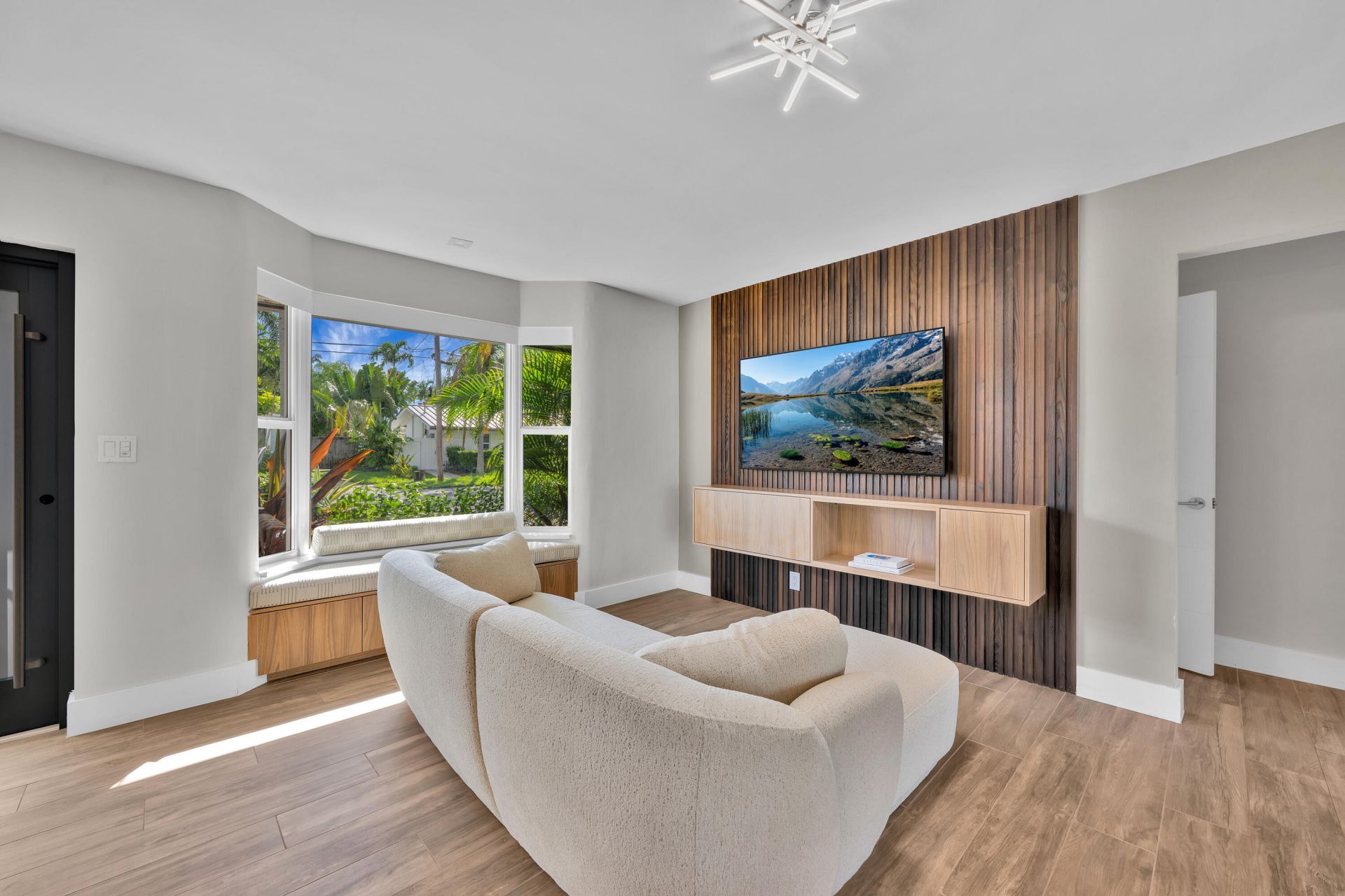 1011 SE 2nd Avenue, Pompano Beach, FL 33060 Photo