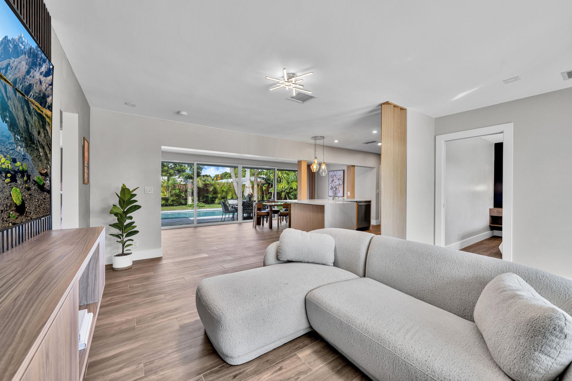 1011 SE 2nd Avenue, Pompano Beach, FL 33060 Photo