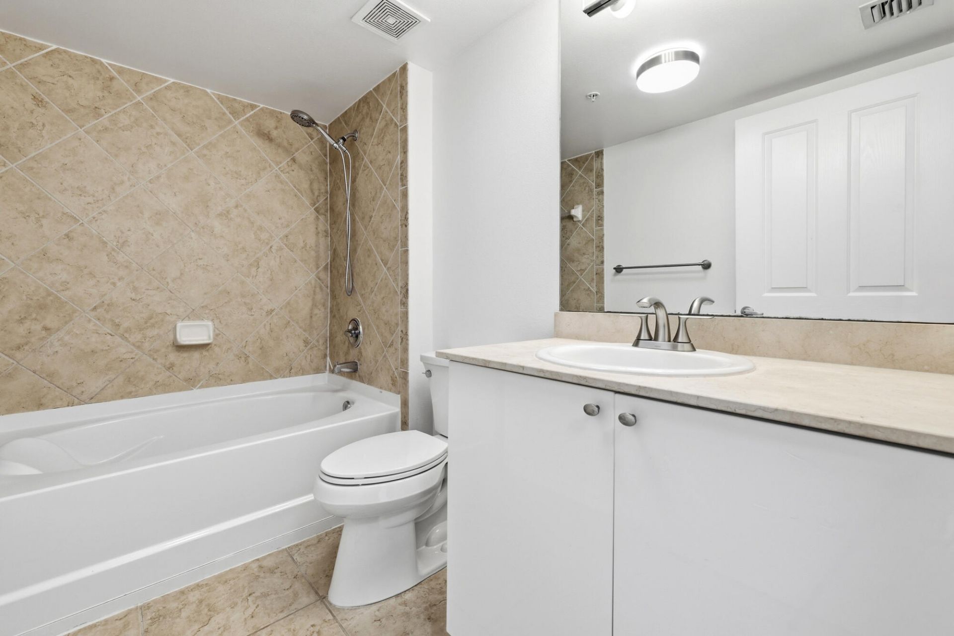 600 S Dixie Highway, Unit 825, West Palm Beach, FL 33401 Photo