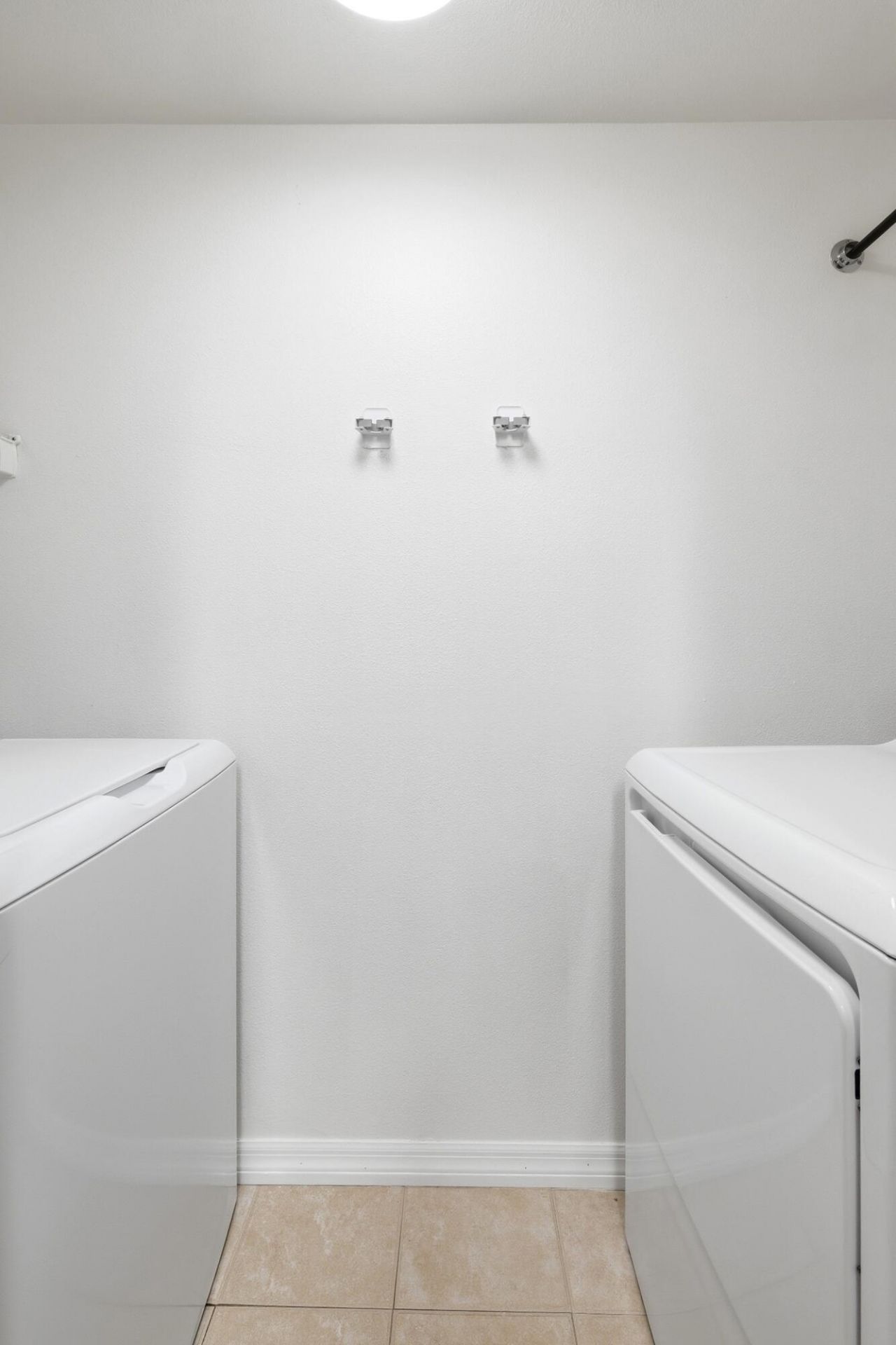 600 S Dixie Highway, Unit 825, West Palm Beach, FL 33401 Photo