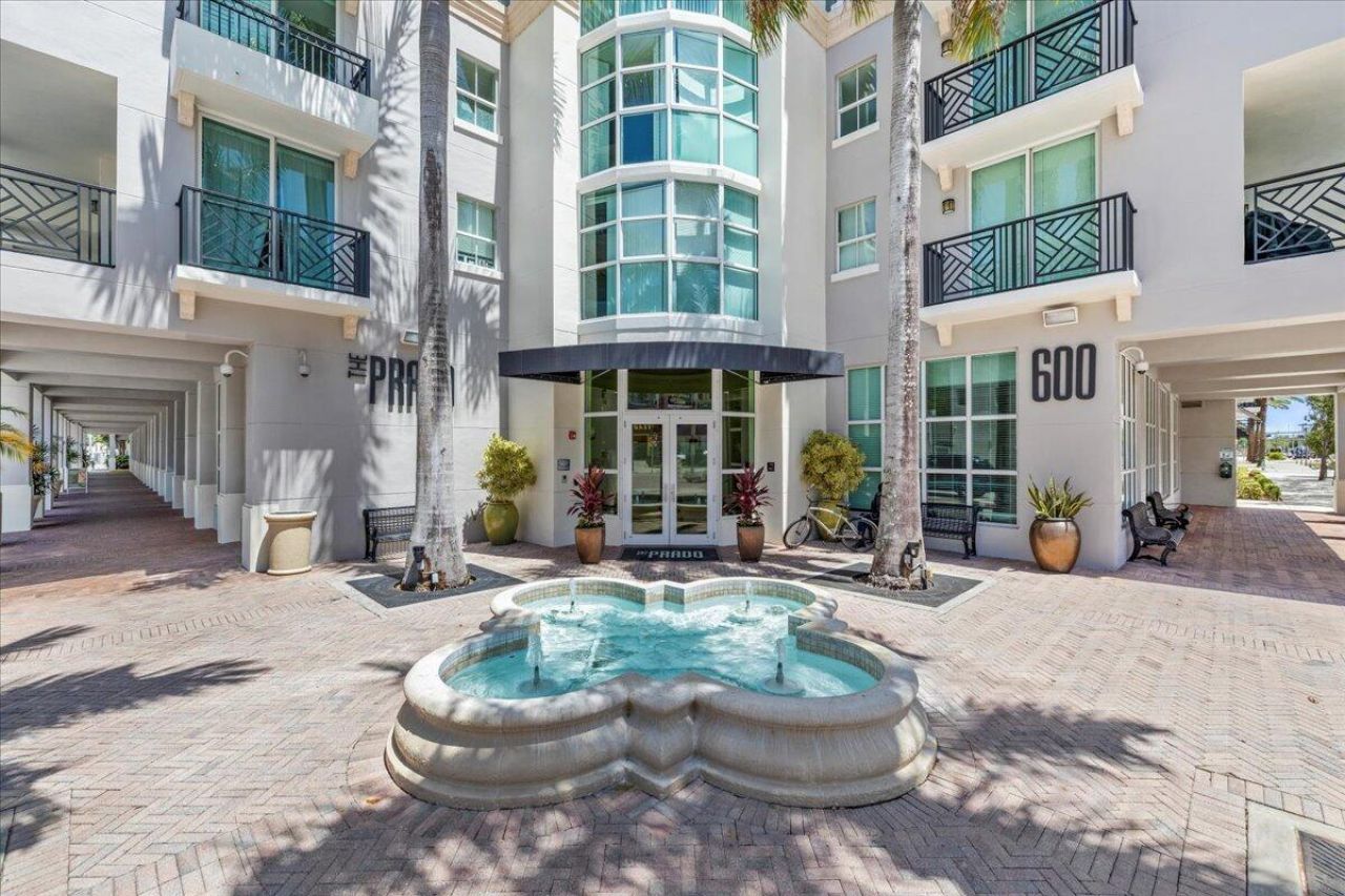 600 S Dixie Highway, Unit 825, West Palm Beach, FL 33401 Photo