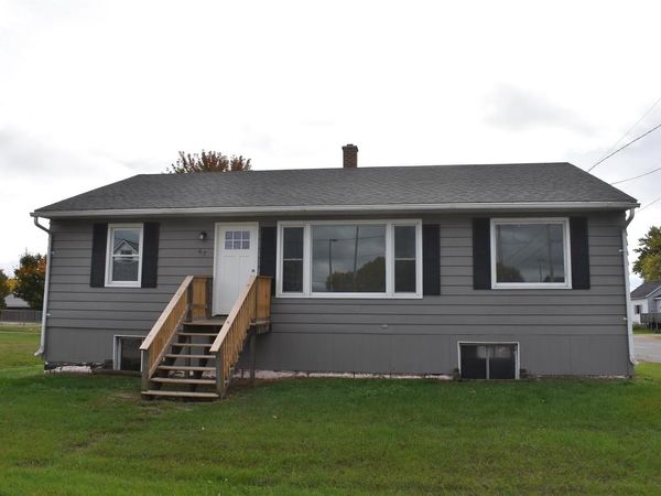 67 W RUSSELL STREET, Marinette, WI 54143