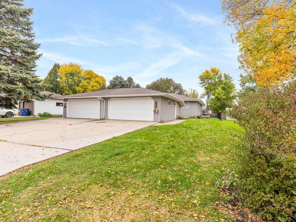 1326 35th Avenue S, Moorhead, MN 56560
