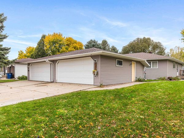 1326 35th Avenue S, Moorhead, MN 56560