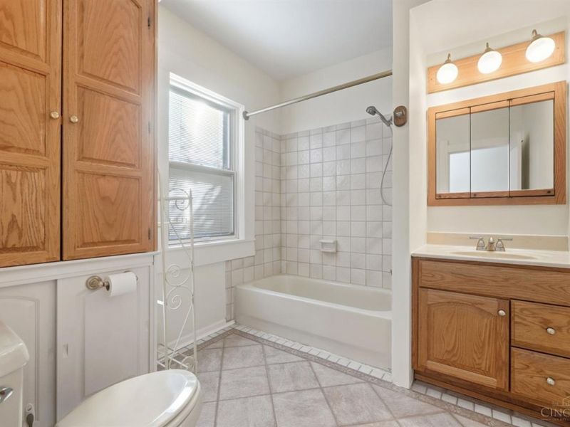 577 Evanswood Place, Cincinnati, OH 45220 Photo 25