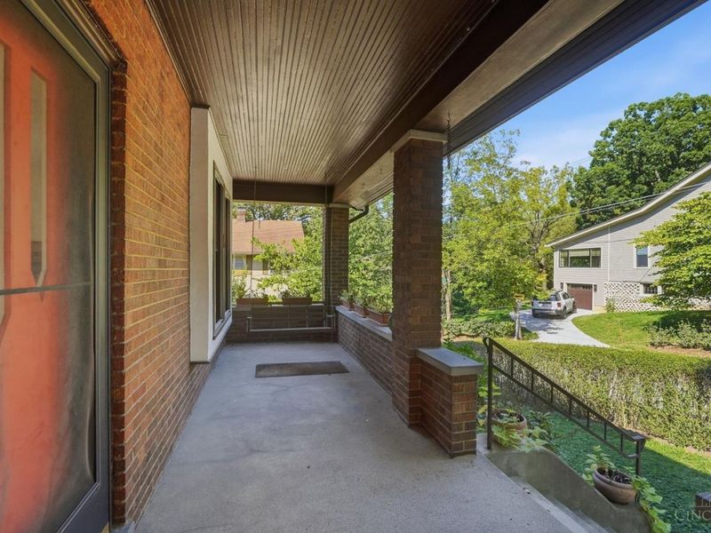 577 Evanswood Place, Cincinnati, OH 45220 Photo 8